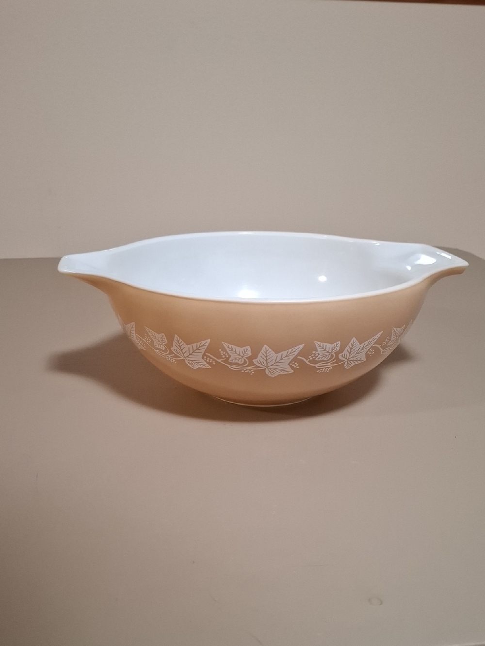 Pyrex Vintage 444 Sandalwood Cinderella 4 Quart Mixing Bowl